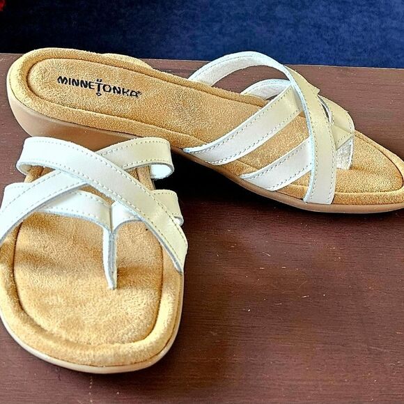 MINNEโTONKA Women's Wide Width White Sunny Leather Flip Flop Thong/Sandals 9W - Picture 9 of 16